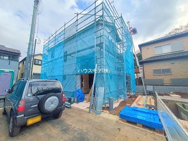駐車スペースは2台分あります!セカンドカーはもちろん、バイクや自転車なども置き場所に困りません。