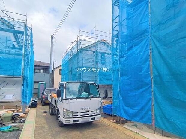 前面道路は6.55m!陽当り良好な立地です。車庫入れが苦手な方も安心ですね。