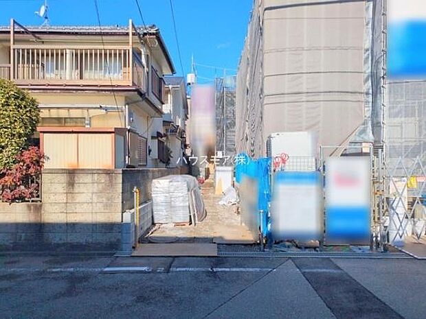 駐車スペースは2台分あります！セカンドカーはもちろん、バイクや自転車なども置き場所に困りません。