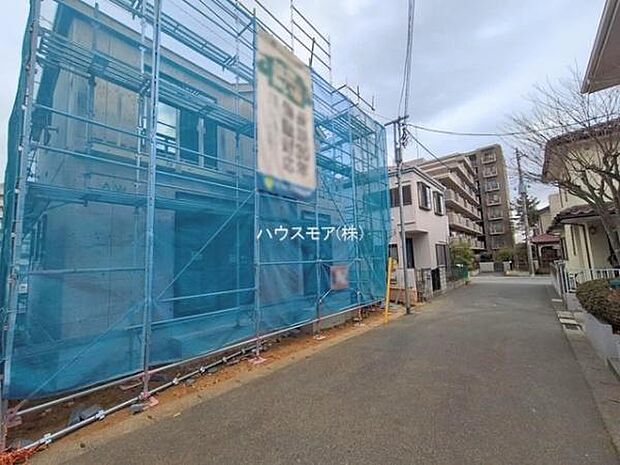 前面道路は4.5ｍ！陽当り良好な立地です。車庫入れが苦手な方も安心ですね。