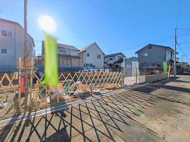 駐車スペースは2台分あります！セカンドカーはもちろん、バイクや自転車なども置き場所に困りません。