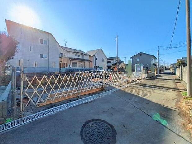 前面道路は3.95ｍ！陽当り良好な立地です。車庫入れが苦手な方も安心ですね。