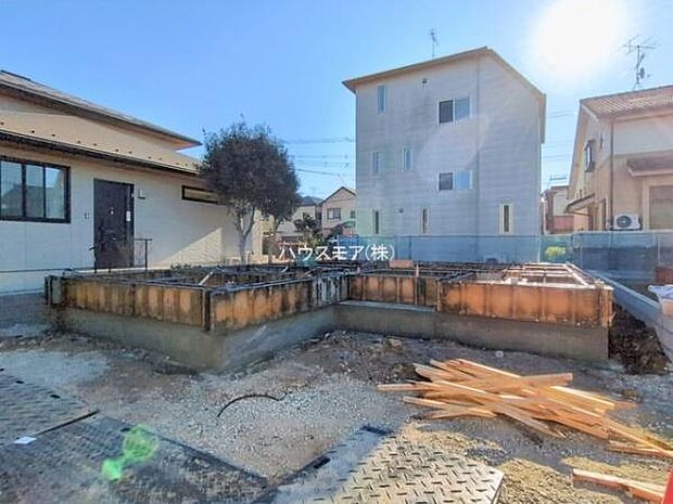 駐車スペースは2台分あります！セカンドカーはもちろん、バイクや自転車なども置き場所に困りません。