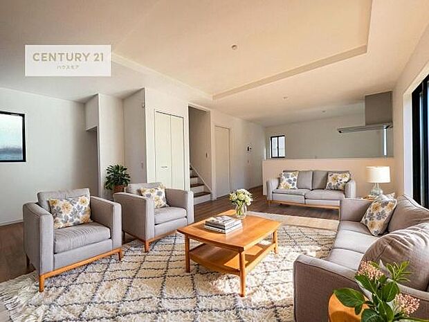 家具はCGパースです。大切な家族が集まるからこそLDKにはこだわりたい。子供たちが元気に笑いながら走り回っている姿を見た時が「広い家にして良かった」と思う瞬間です。