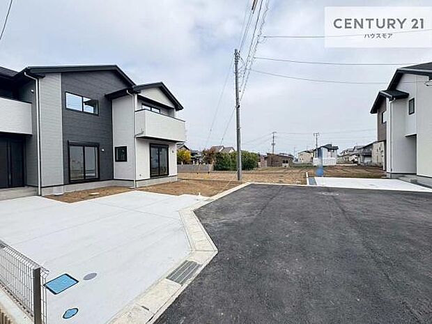 前面道路6ｍ！陽当り良好な立地です。車庫入れが苦手な方も安心ですね。