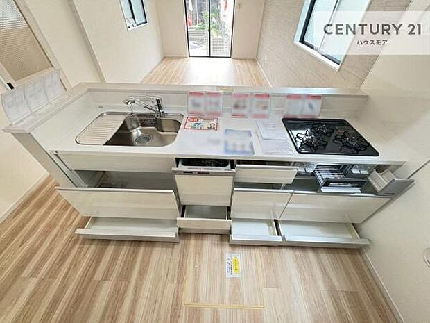 収納スペースが豊富で、調理スペースがスッキリと片付きひろ〜く活用できます！快適に作業ができます！毎日の料理が捗ります！