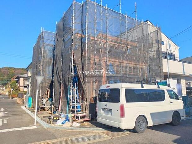 駐車スペースは2台分あります！セカンドカーはもちろん、バイクや自転車なども置き場所に困りません。