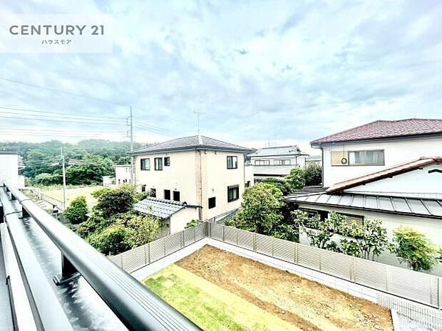 落ち着きある住宅街、気持ちの良い風が通り抜ける街並みです。