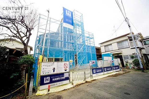 駐車スペースは3台分あります！セカンドカーはもちろん、バイクや自転車なども置き場所に困りません。