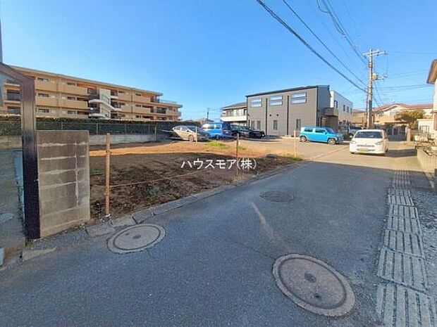 前面道路は東側4m道路に面し、朝の光を取り込みやすい、落ち着いた住環境です。