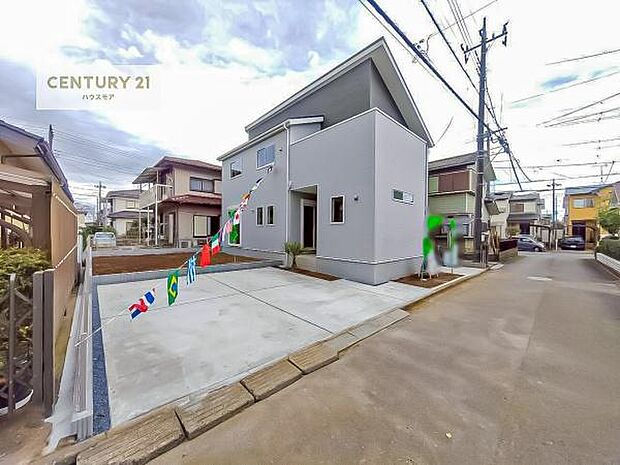 前面道路4ｍ！陽当り良好な立地です。車庫入れが苦手な方も安心ですね。