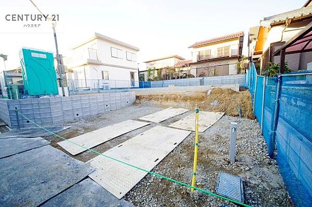 駐車スペースは2台分あります!セカンドカーはもちろん、バイクや自転車なども置き場所に困りません。