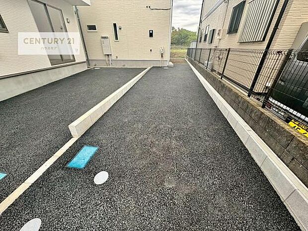 カースペース付きなのでマイカーをお持ちの方も安心ですね！ぜひ現地にてお確かめくださいませ！