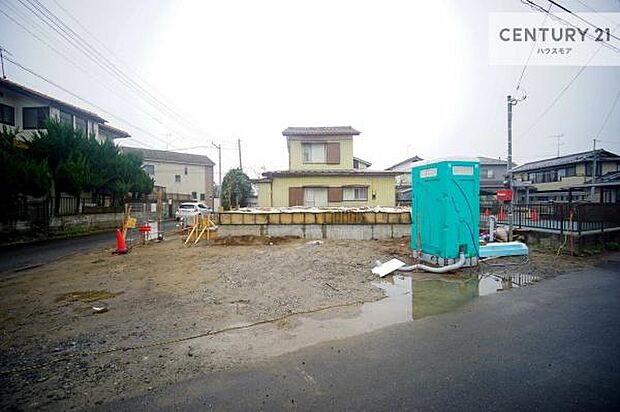 駐車スペースは2台分あります！セカンドカーはもちろん、バイクや自転車なども置き場所に困りません。