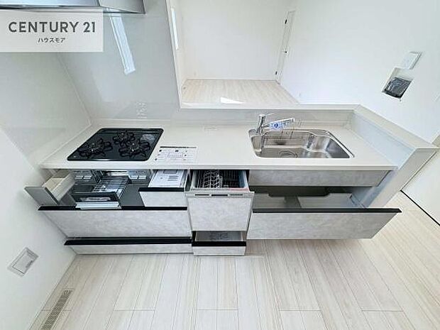 収納スペースが豊富で、調理スペースがスッキリと片付きひろ〜く活用できます！快適に作業ができます！毎日の料理が捗ります！