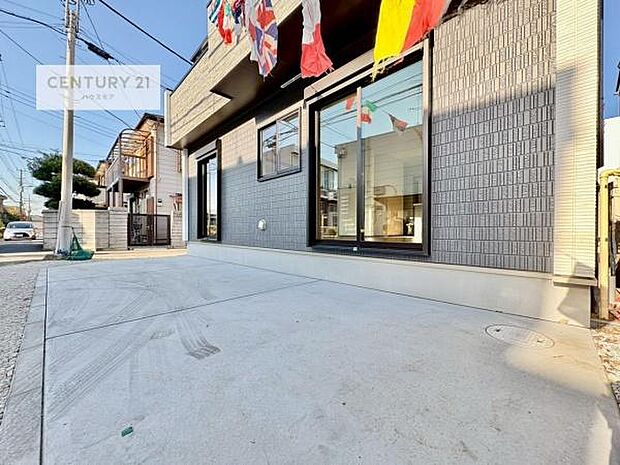 カースペース付きなのでマイカーをお持ちの方も安心ですね！ぜひ現地にてお確かめくださいませ！