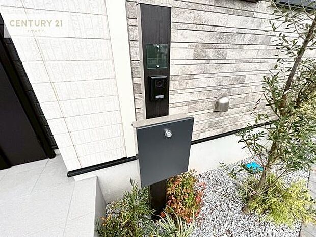 郵便ポスト付きで不在時でも荷物が受け取れてとっても便利！家にいなきゃいけないストレス回避！再配達の手間が省けます！