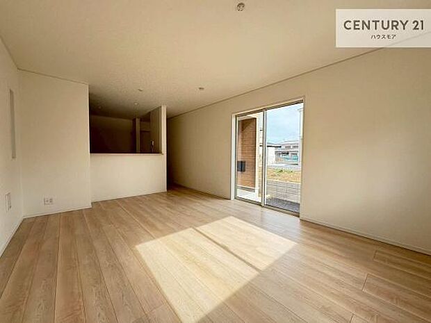 広々ダイニングスペース！ゆったりお食事。笑い声響く楽しい時間が過ごせます。日々の疲れも癒されます！