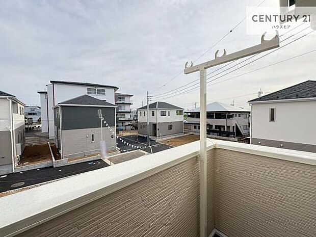 陽当たり良好なバルコニーです！晴れた日には青い空を見渡せる開放的な時間を楽しめます。