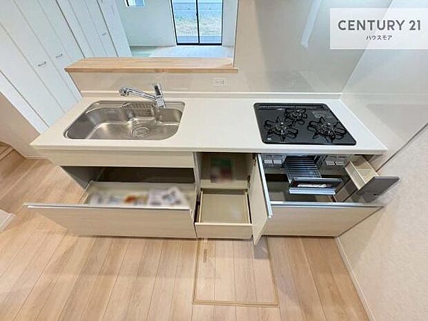 収納スペースが豊富で、調理スペースがスッキリと片付きひろ〜く活用できます！快適に作業ができます！毎日の料理が捗ります！