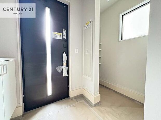 玄関収納が充実しているので、玄関周りがスッキリ片付き来客時に靴の置き場に困りません！