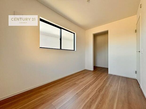 シンプルにデザインされているため、家具を選びません！お気に入りの家具を置いてくつろげる空間を作ることができます。