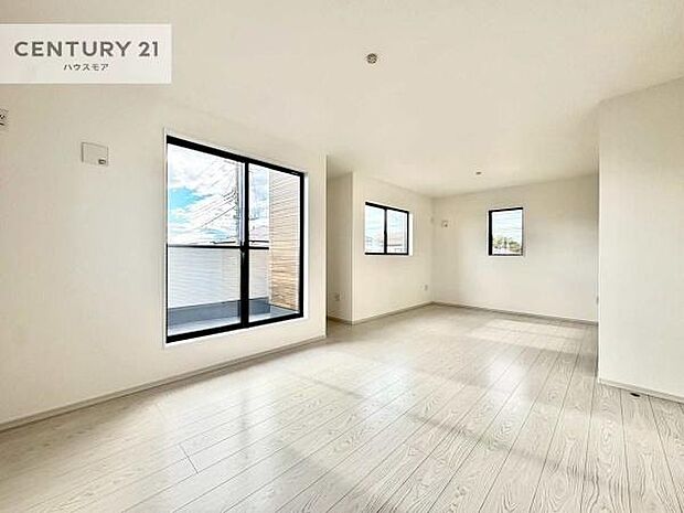 家族構成の変化に合わせて、間仕切り対応な洋室です。広々しているので小さいうちは家族みんなで一緒に寝られます！