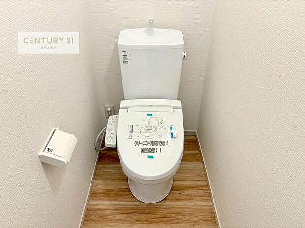 1・2階にトイレがございます！朝の忙しい時間帯も待たずにすみそうですね。白を基調とした清潔感のあるトイレでお手入れがしやすいです！