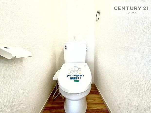 1・2階にトイレがございます！朝の忙しい時間帯も待たずにすみそうですね。白を基調とした清潔感のあるトイレでお手入れがしやすいです！