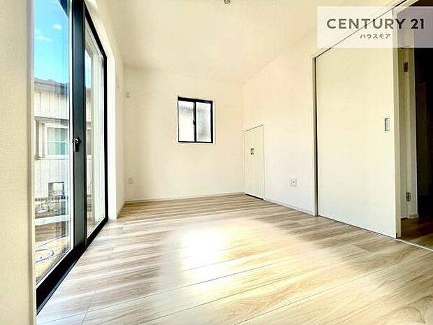 シンプルにデザインされているため、家具を選びません！お気に入りの家具を置いてくつろげる空間を作ることができます。