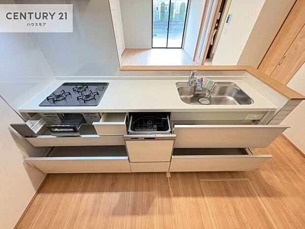 収納スペースが豊富で、調理スペースがスッキリと片付きひろ〜く活用できます！快適に作業ができます！毎日の料理が捗ります！