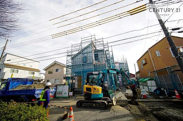 駐車スペースは2台分あります！セカンドカーはもちろん、バイクや自転車なども置き場所に困りません。