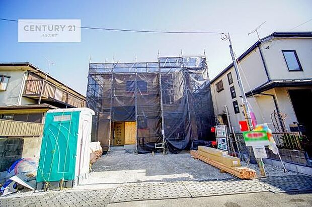 駐車スペースは2台分あります！セカンドカーはもちろん、バイクや自転車なども置き場所に困りません。