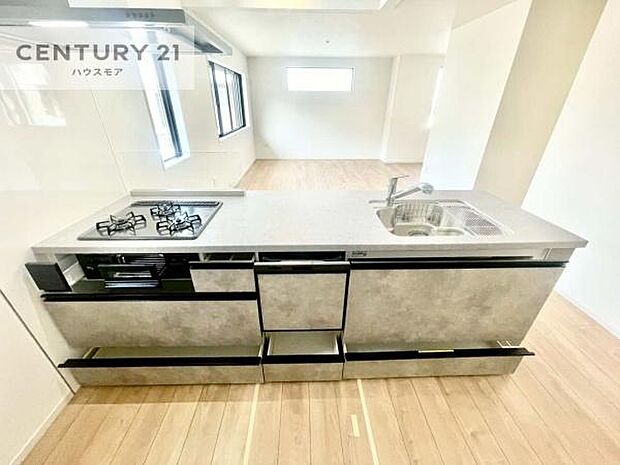 収納スペースが豊富で、調理スペースがスッキリと片付きひろ〜く活用できます！快適に作業ができます！毎日の料理が捗ります！