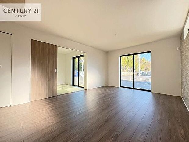 広々ダイニングスペース！ゆったりお食事。笑い声響く楽しい時間が過ごせます。日々の疲れも癒されます！