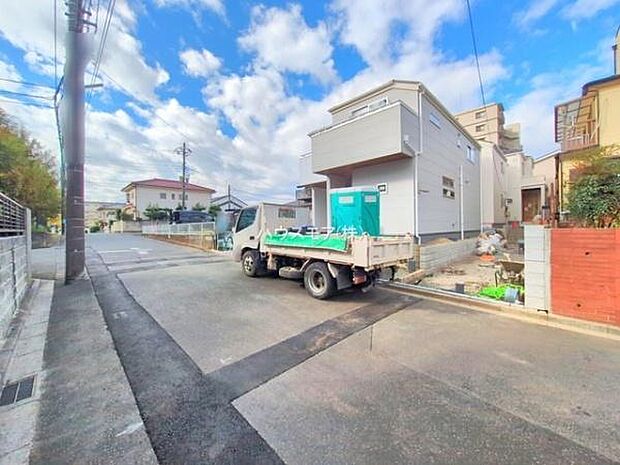 全3棟のキレイな街並み。是非1度ご内見ください。物件探しのご条件・ご要望・ご質問など、不動産に関することならどのようなことでも誠心誠意対応させて頂きます。