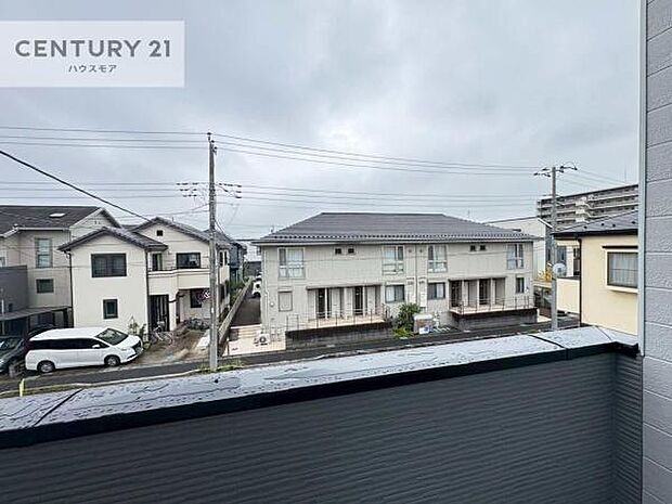 陽当たり良好なバルコニーです！晴れた日には青い空を見渡せる開放的な時間を楽しめます。