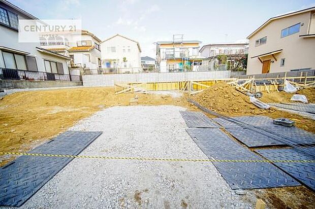 駐車スペースは2台分あります！セカンドカーはもちろん、バイクや自転車なども置き場所に困りません。