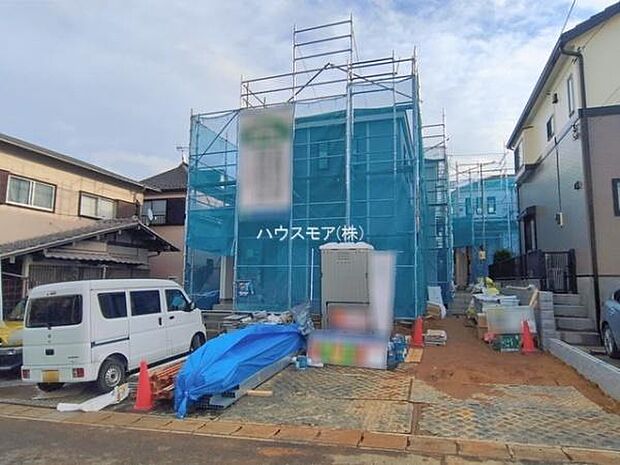 駐車スペースは2台分あります！セカンドカーはもちろん、バイクや自転車なども置き場所に困りません。