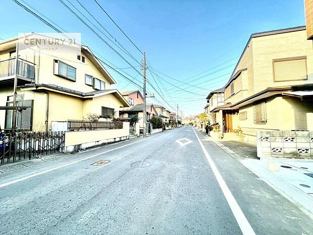 広々としているので運転が苦手な方も車庫入れがしやすい環境です！