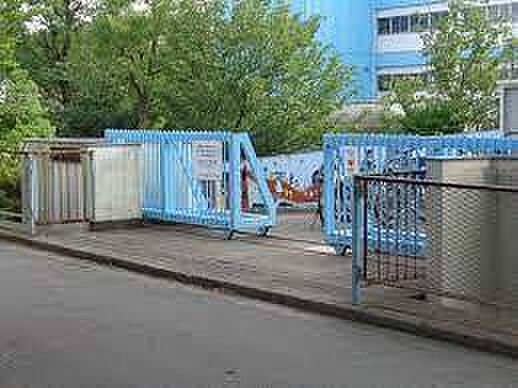 柏市立大津ケ丘第一小学校まで645m