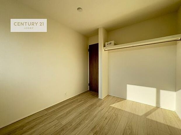 洋室は子供部屋や寝室、色々と用途多彩に利用できますね。収納力もたっぷりなので、広々気持ちよく過ごすことができます。