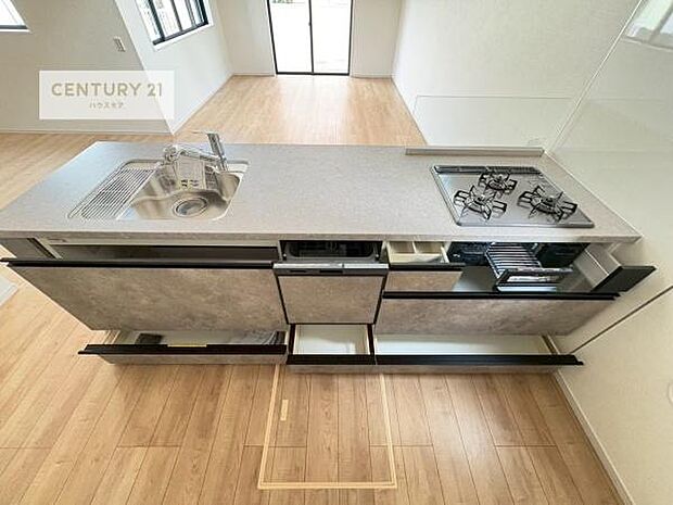 収納スペースが豊富で、調理スペースがスッキリと片付きひろ〜く活用できます！快適に作業ができます！毎日の料理が捗ります！