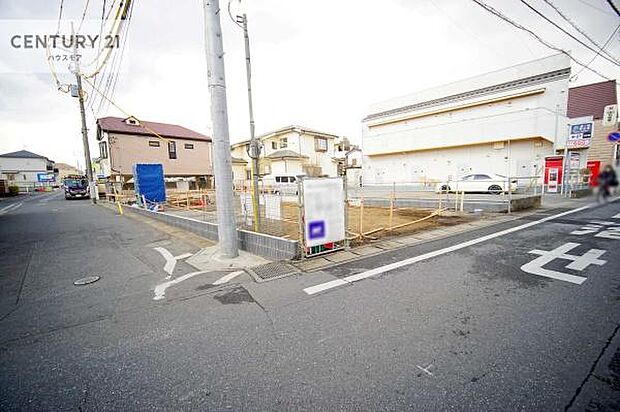 前面道路は7.5ｍ！陽当り良好な立地です。車庫入れが苦手な方も安心ですね。