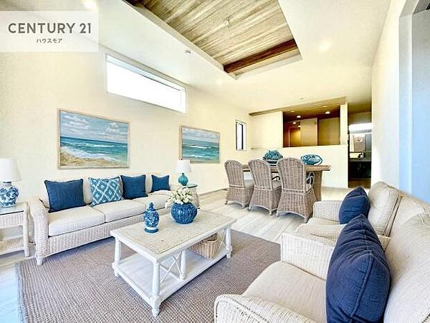 家具はCGパースです。開放感のある広々LDK！ソファーやダイニングテーブルを置いても窮屈にならないので快適に過ごせます！コミュニケーションが取りやすいリビングです！