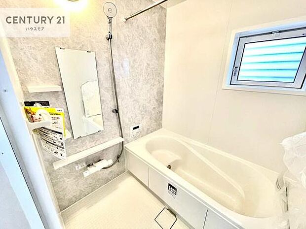 1日の疲れをしっかりと癒してくれる浴室です。おうちの素敵なリラクゼーション場所ですね。