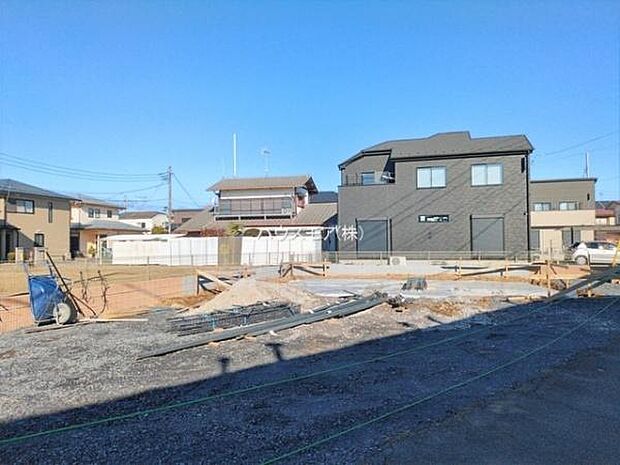 駐車スペースは4台分あります！セカンドカーはもちろん、バイクや自転車なども置き場所に困りません。