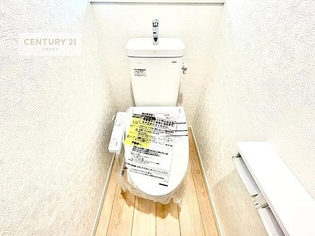 1・2階にトイレがございます！朝の忙しい時間帯も待たずにすみそうですね。白を基調とした清潔感のあるトイレでお手入れがしやすいです！