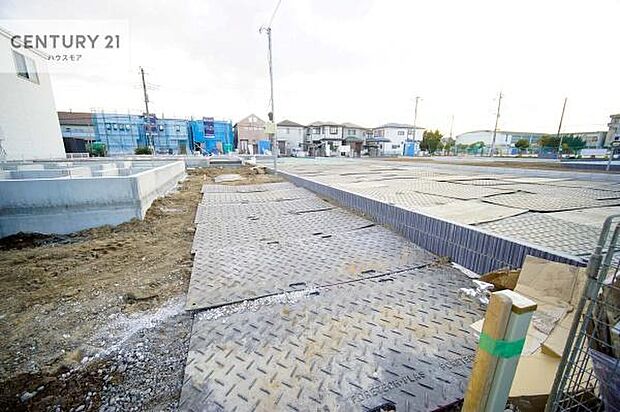 駐車スペースは2台分あります！セカンドカーはもちろん、バイクや自転車なども置き場所に困りません。