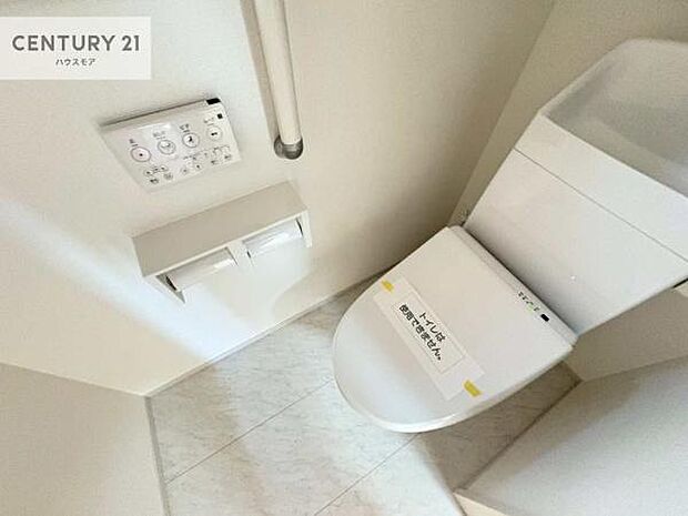 温水洗浄便座につき、冬場は便座が暖かくできるので冷たい便座に座らずに済む嬉しい仕様です！
